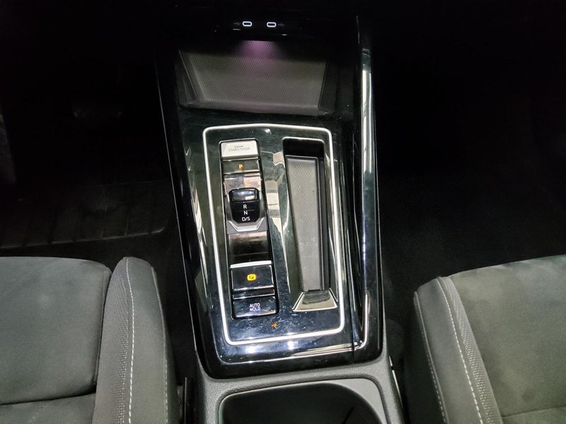 Volkswagen Golf-8 Variant 2.0 TDI automatik Style • ACC • bežično punjenje — 6