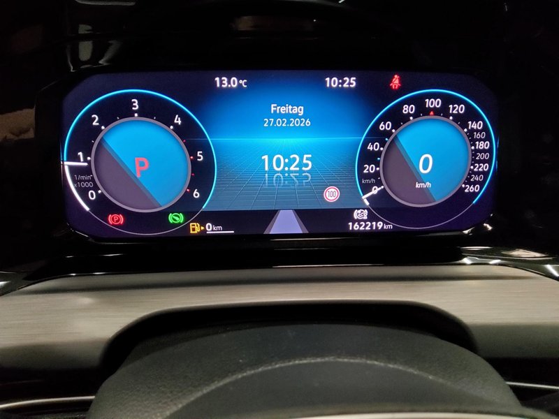 Volkswagen Golf-8 Variant 2.0 TDI automatik Style • ACC • bežično punjenje — 8