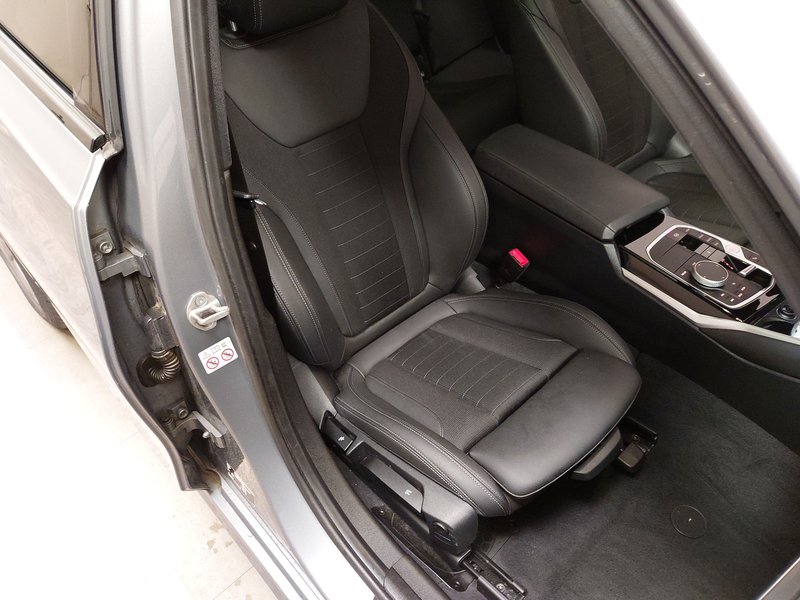 BMW 320d Touring automatik • ACC • Full LED — 10