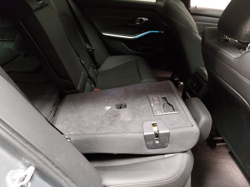 BMW 320d Touring automatik • ACC • Full LED — 11