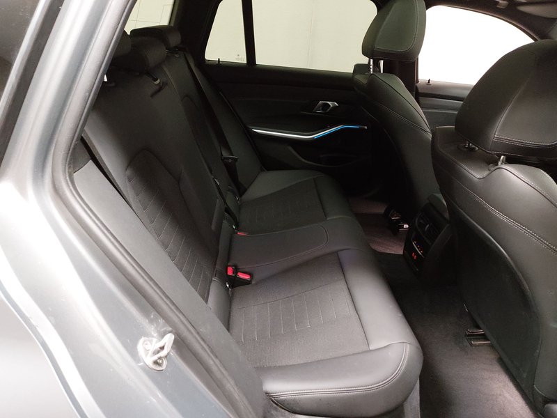 BMW 320d Touring automatik • ACC • Full LED — 12