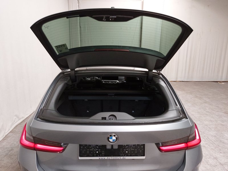 BMW 320d Touring automatik • ACC • Full LED — 16