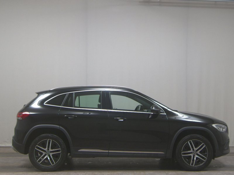 Mercedes-Benz GLA 220 d automatik Progressive • LED