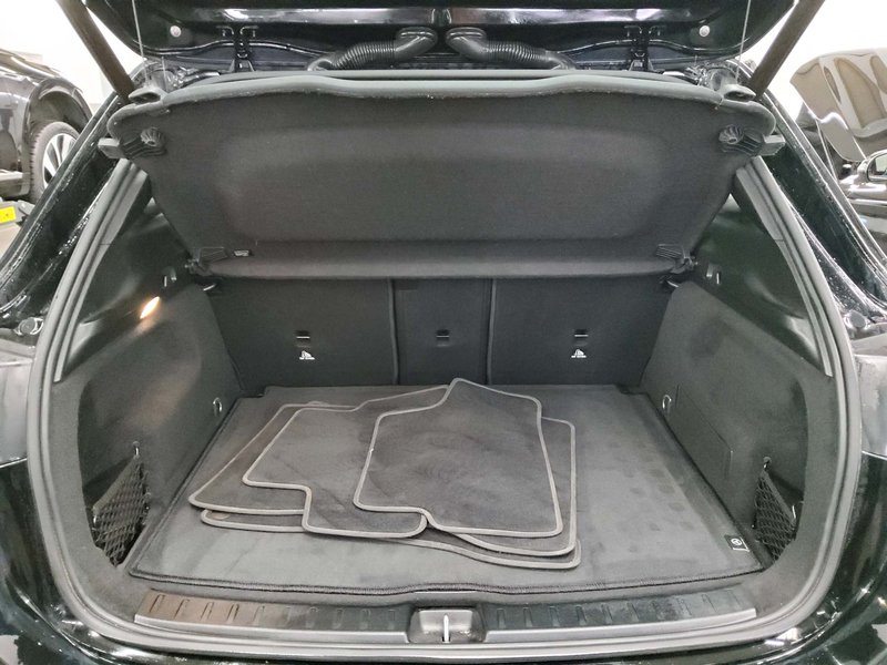 Mercedes-Benz GLA 220 d automatik Progressive • LED — 12
