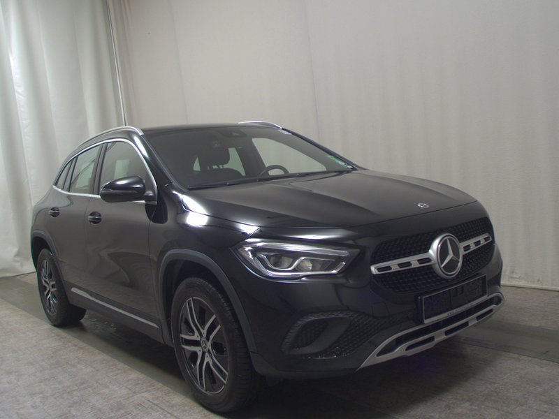 Mercedes-Benz GLA 220 d automatik Progressive • LED — 3