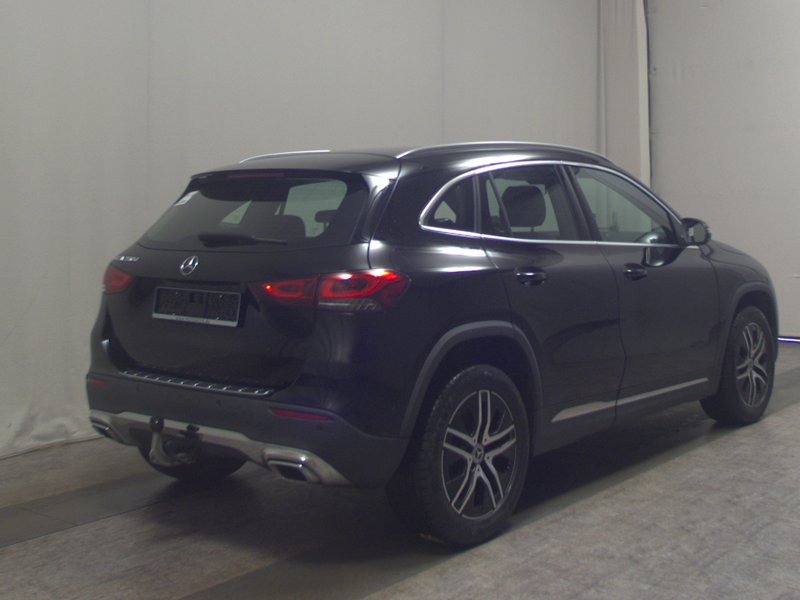 Mercedes-Benz GLA 220 d automatik Progressive • LED — 4