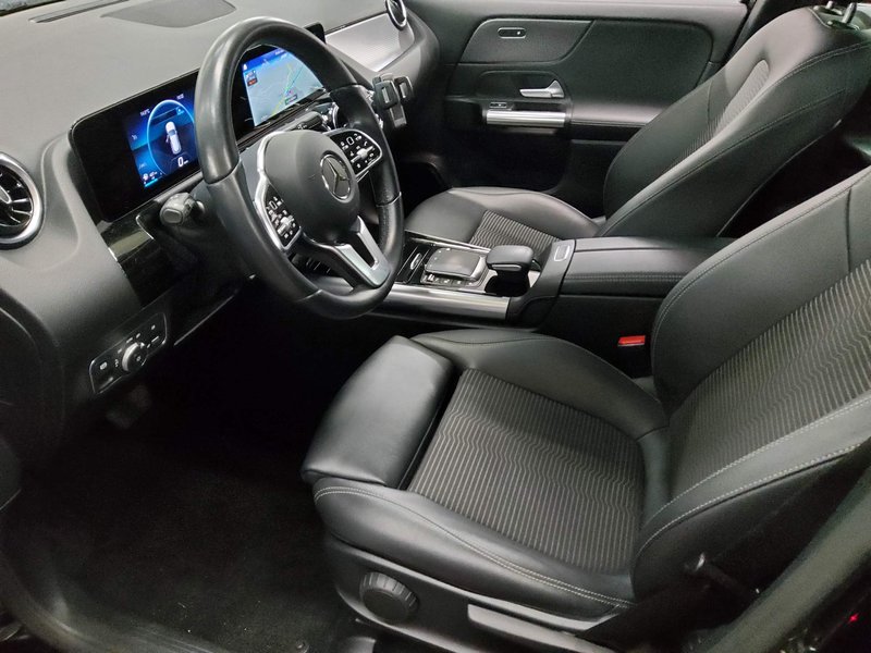 Mercedes-Benz GLA 220 d automatik Progressive • LED — 9