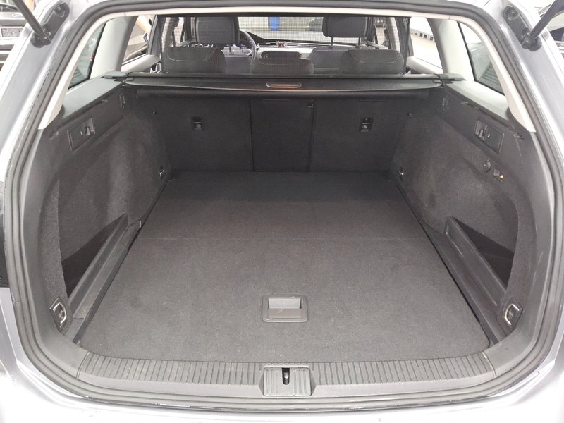 Volkswagen Passat Variant 2.0 TDI automatik Business • ACC • Full LED — 12