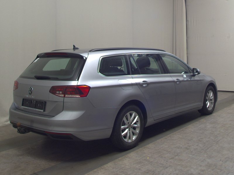 Volkswagen Passat Variant 2.0 TDI automatik Business • ACC • Full LED — 4