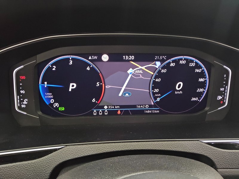 Volkswagen Passat Variant 2.0 TDI automatik Business • ACC • Full LED — 8