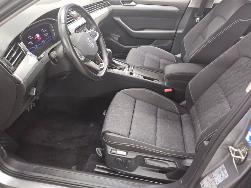 Volkswagen Passat Variant 2.0 TDI automatik Business • ACC • Full LED — 9