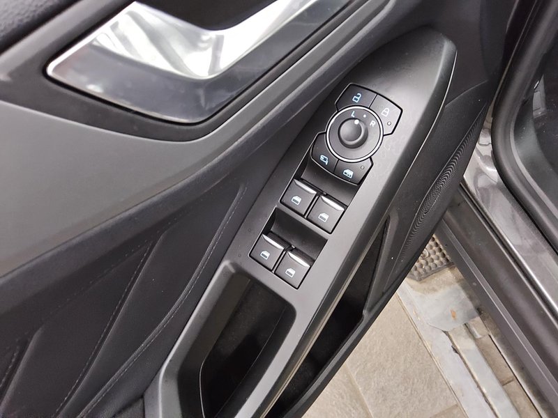 Ford Focus Turnier 1.0 EcoBoost automatik Titanium • LED • navi — 9