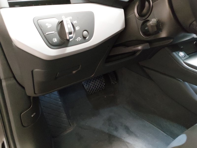 Audi A4 Avant 40 TDI advanced • LED — 7
