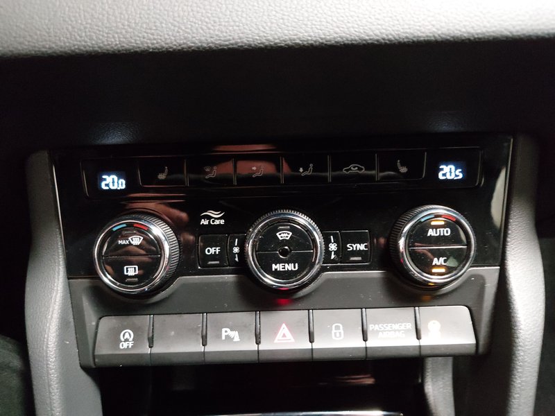 Škoda Karoq 2.0 TDI 4x4 SportLine automatik • adaptivni ovjes — 19