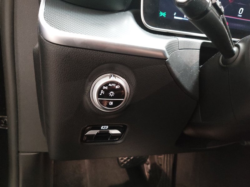 Mercedes-Benz C 220 d karavan automatik Avantgarde • Adaptivno ogibanje • ACC — 7