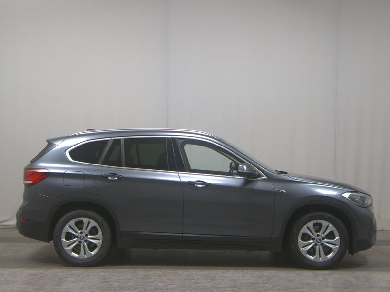 BMW X1 xDrive25e automatik Advantage • Full LED • navigacija