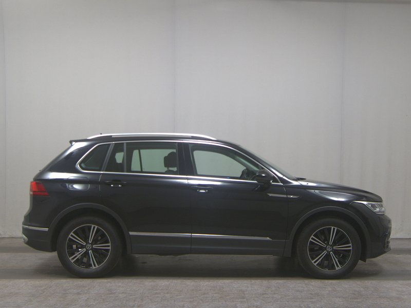 Volkswagen Tiguan 2.0 TDI automatik Elegance • ACC • Full LED