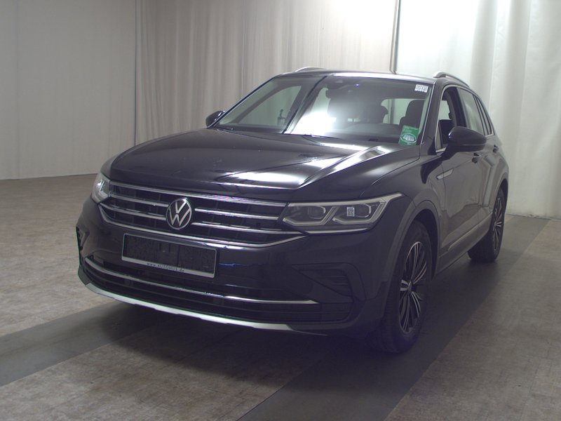 Volkswagen Tiguan 2.0 TDI automatik Elegance • ACC • Full LED — 2