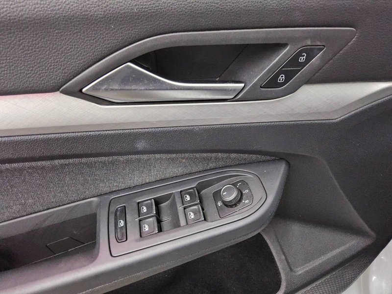 Volkswagen Golf 8 2.0 TDI automatik Life • ACC • bežično punjenje — 10