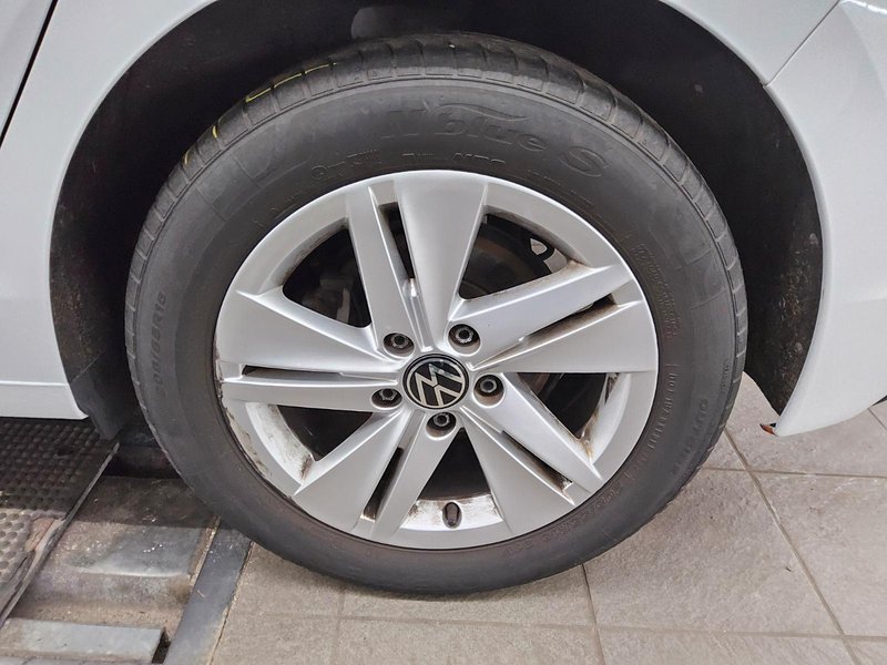 Volkswagen Golf 8 2.0 TDI automatik Life • ACC • bežično punjenje — 11