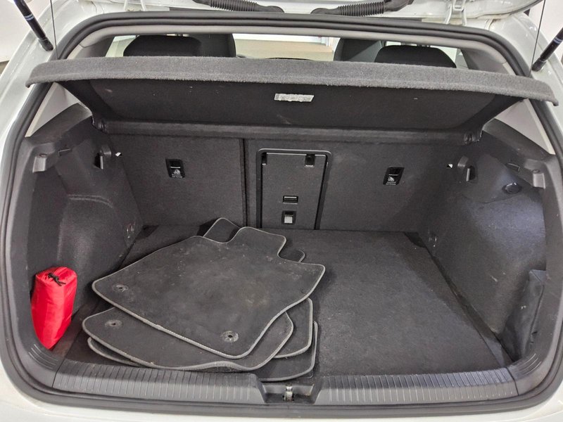 Volkswagen Golf 8 2.0 TDI automatik Life • ACC • bežično punjenje — 12