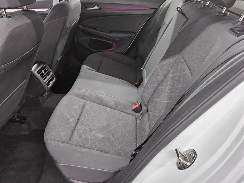 Volkswagen Golf 8 2.0 TDI automatik Life • ACC • bežično punjenje — 13