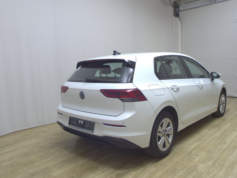 Volkswagen Golf 8 2.0 TDI automatik Life • ACC • bežično punjenje — 4