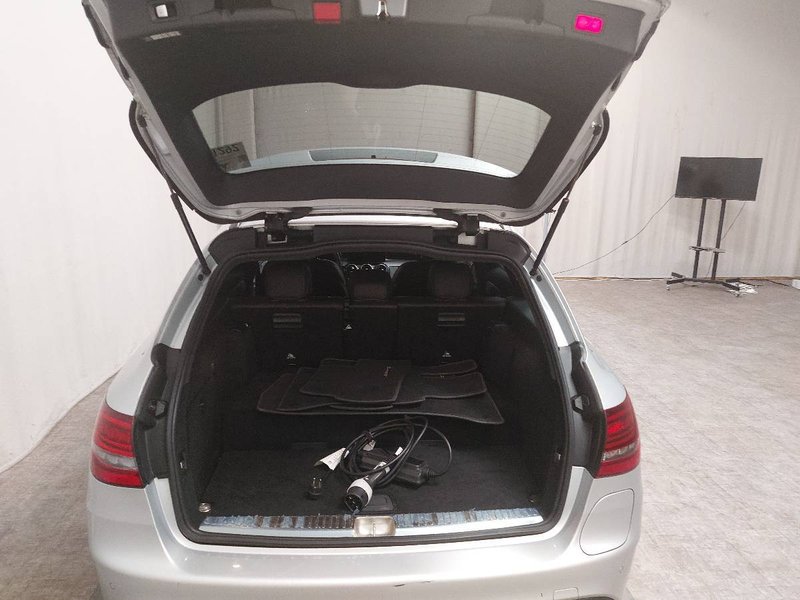 Mercedes-Benz C 300 de karavan automatik AMG Line • ACC • LED — 19