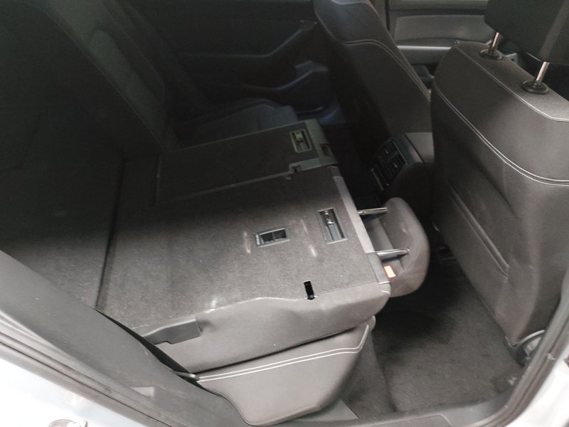 Volkswagen Passat Variant 2.0 TDI Business automatik • ACC • LED — 11