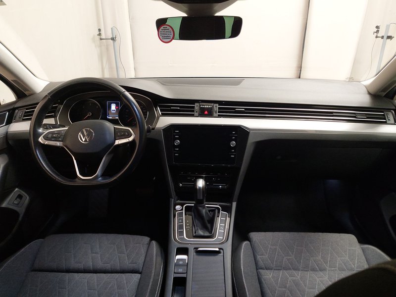 Volkswagen Passat Variant 2.0 TDI Business automatik • ACC • LED — 17