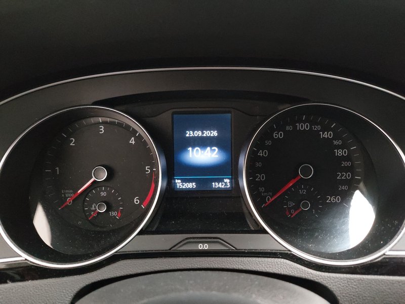 Volkswagen Passat Variant 2.0 TDI Business automatik • ACC • LED — 21