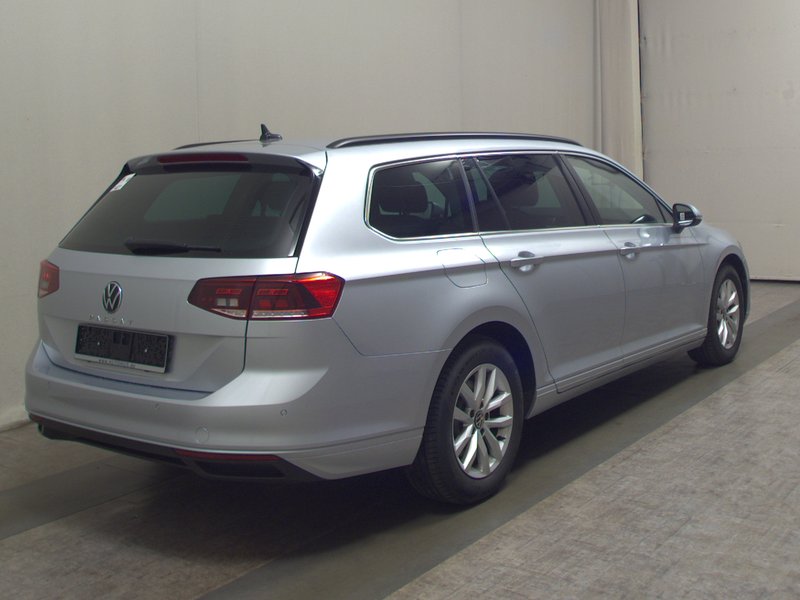 Volkswagen Passat Variant 2.0 TDI Business automatik • ACC • LED — 4