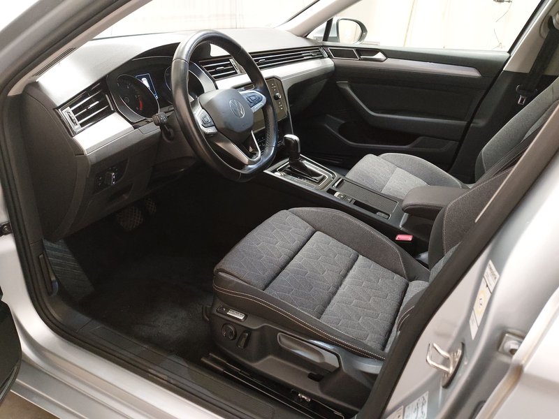 Volkswagen Passat Variant 2.0 TDI Business automatik • ACC • LED — 6