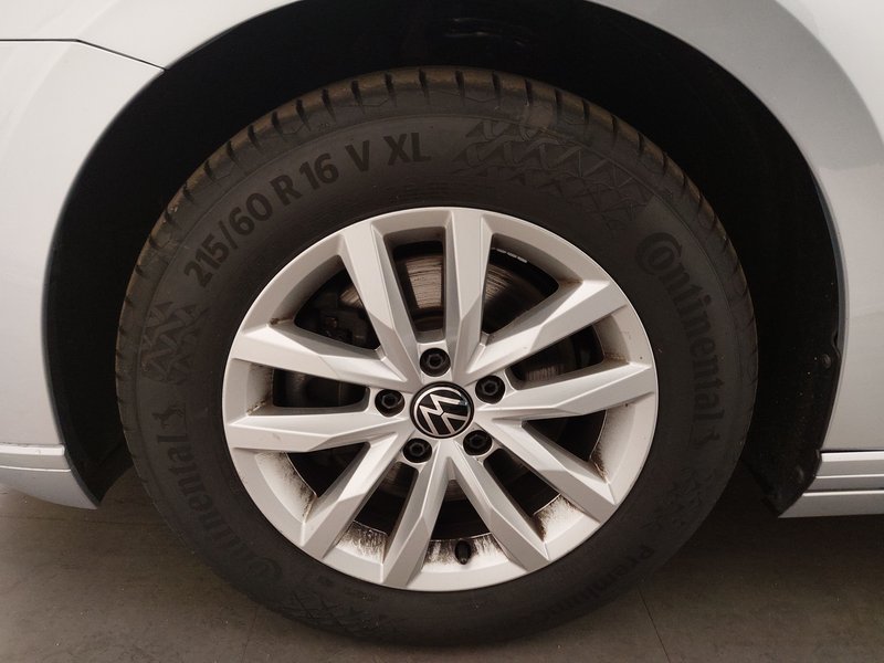 Volkswagen Passat Variant 2.0 TDI Business automatik • ACC • LED — 8