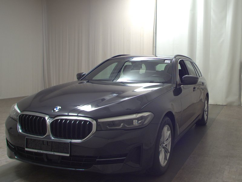 BMW 520d Touring • panorama • koža — 2