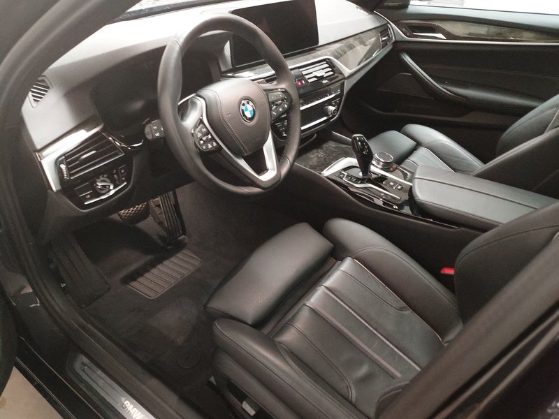 BMW 520d Touring • panorama • koža — 6