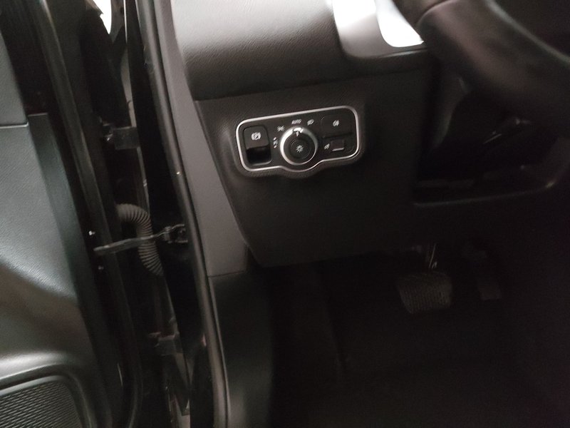 Mercedes-Benz GLB 200 d automatik Progressive • AHK • LED — 7