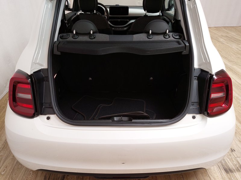 Fiat 500e • Full LED — 15