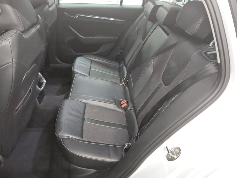 Škoda Octavia Combi 2.0 TDI Style automatik • panorama • HUD — 13