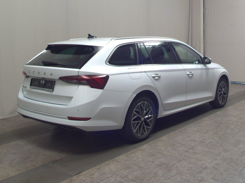 Škoda Octavia Combi 2.0 TDI Style automatik • panorama • HUD — 4