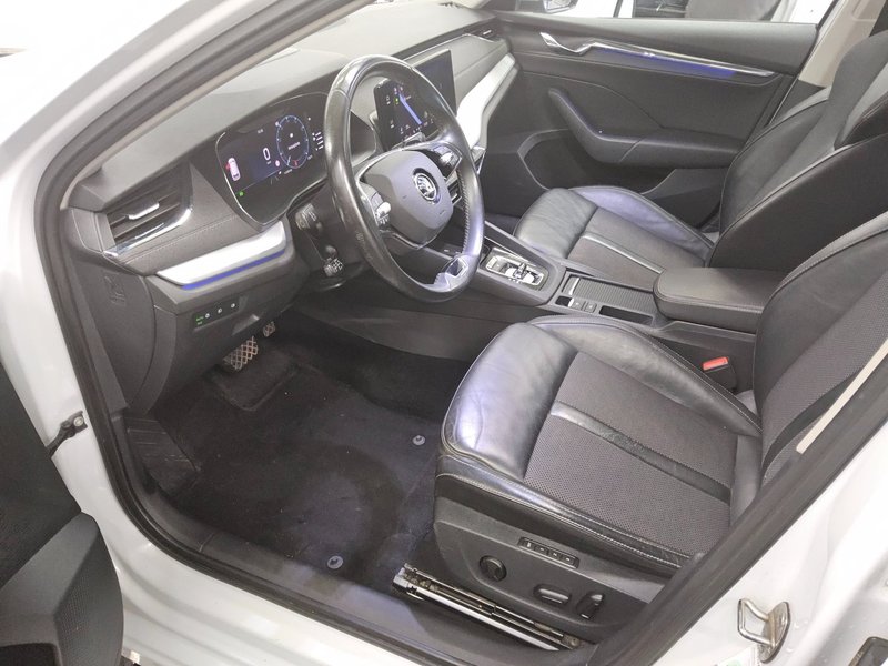 Škoda Octavia Combi 2.0 TDI Style automatik • panorama • HUD — 8