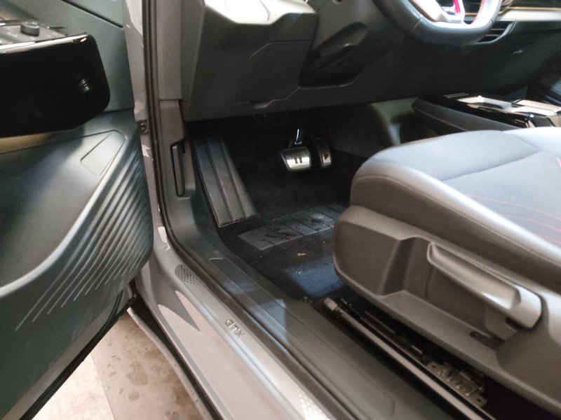 Volkswagen ID.4 GTX 4MOTION • ACC • bežično punjenje — 7