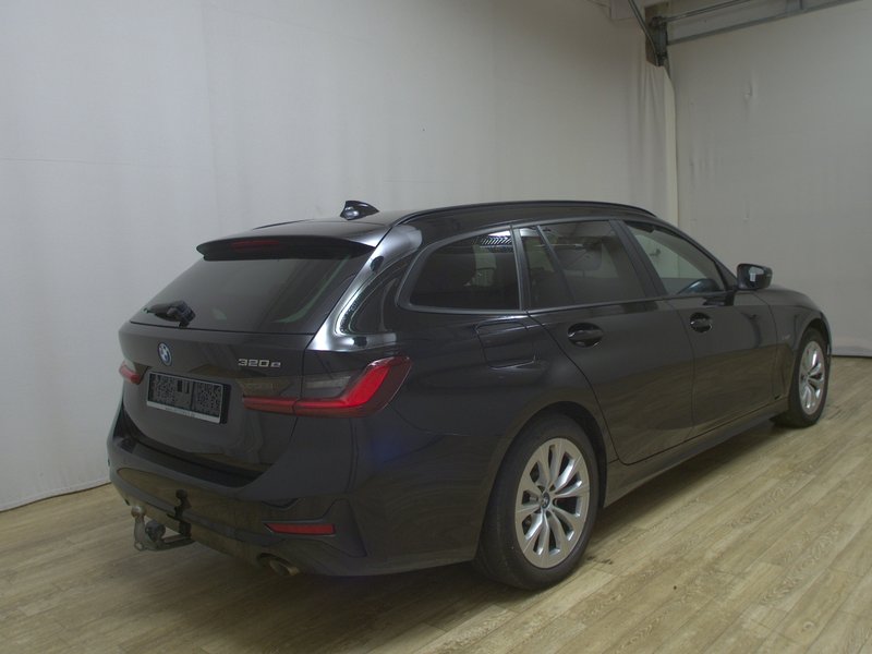 BMW 320e Touring Advantage automatik • AHK • digitalni instrumenti — 4