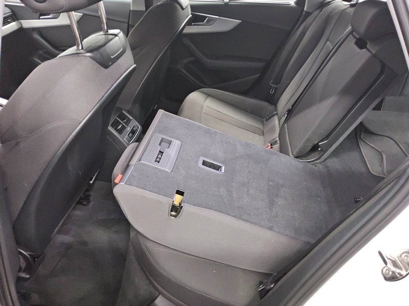 Audi A4 Avant 40 TDI automatik S line • Full LED — 12