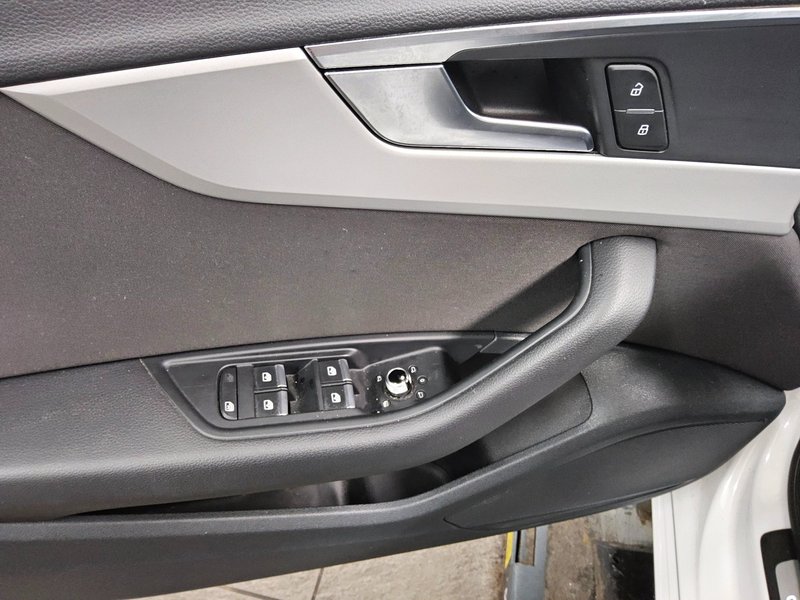 Audi A4 Avant 40 TDI automatik S line • Full LED — 9