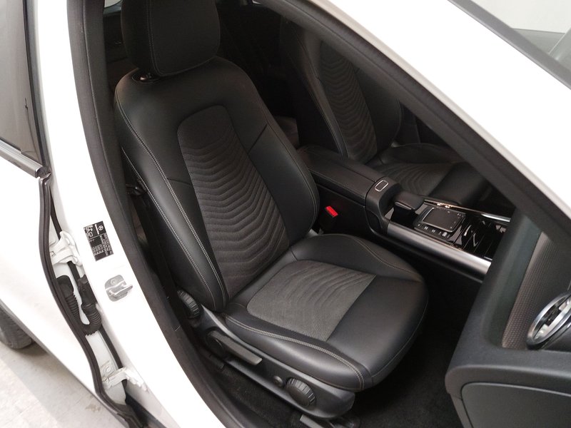 Mercedes-Benz EQA 250 Progressive • el. peta vrata • Full LED — 10
