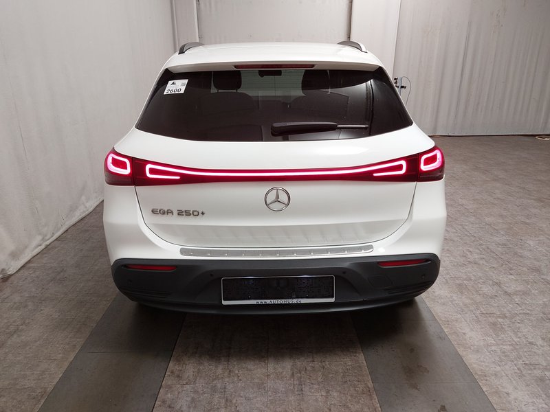 Mercedes-Benz EQA 250 Progressive • el. peta vrata • Full LED — 14
