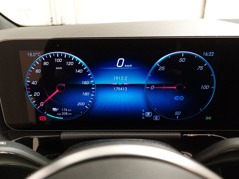 Mercedes-Benz EQA 250 Progressive • el. peta vrata • Full LED — 17