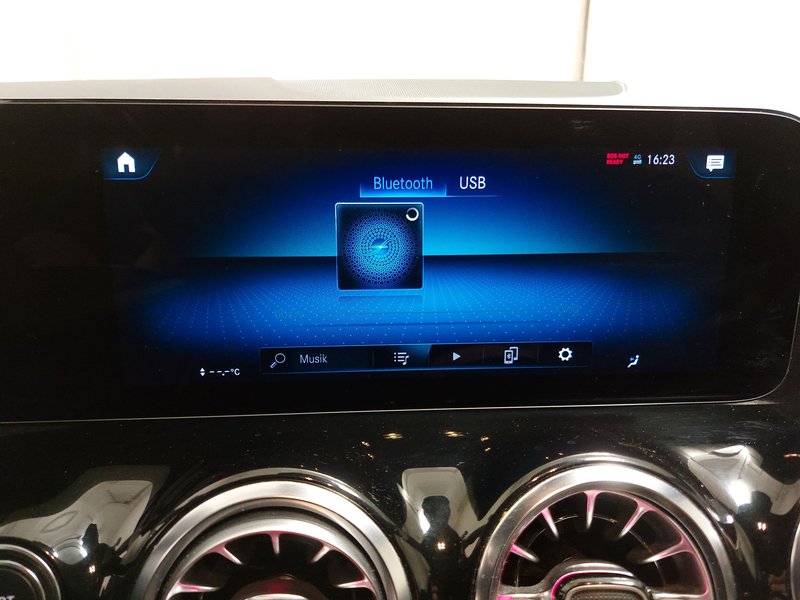 Mercedes-Benz EQA 250 Progressive • el. peta vrata • Full LED — 19