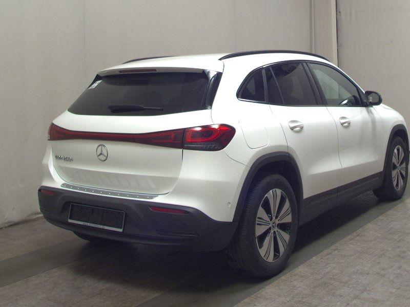 Mercedes-Benz EQA 250 Progressive • el. peta vrata • Full LED — 4